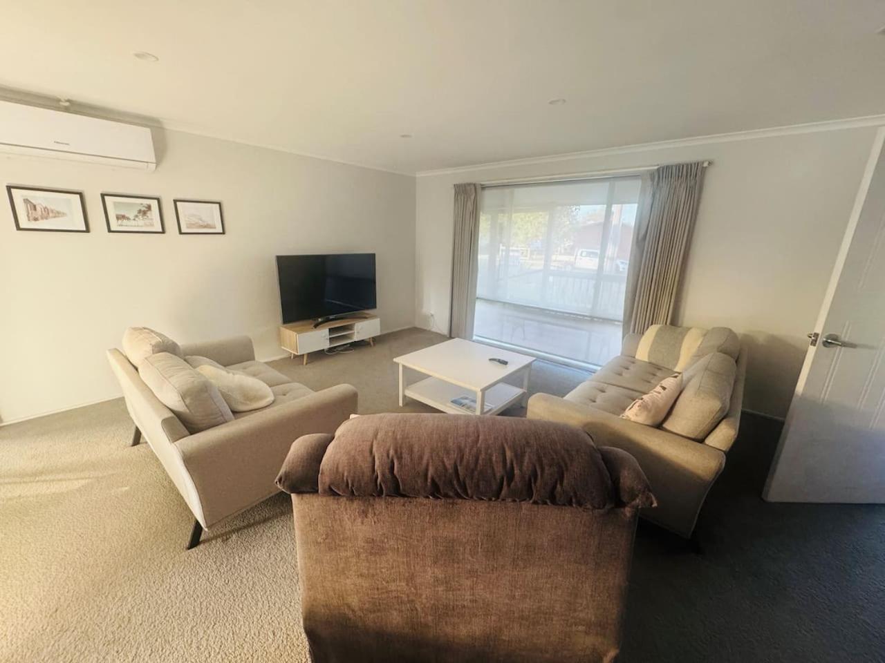 Inverloch Dual Retreat with Spa Bath 400m to Beach