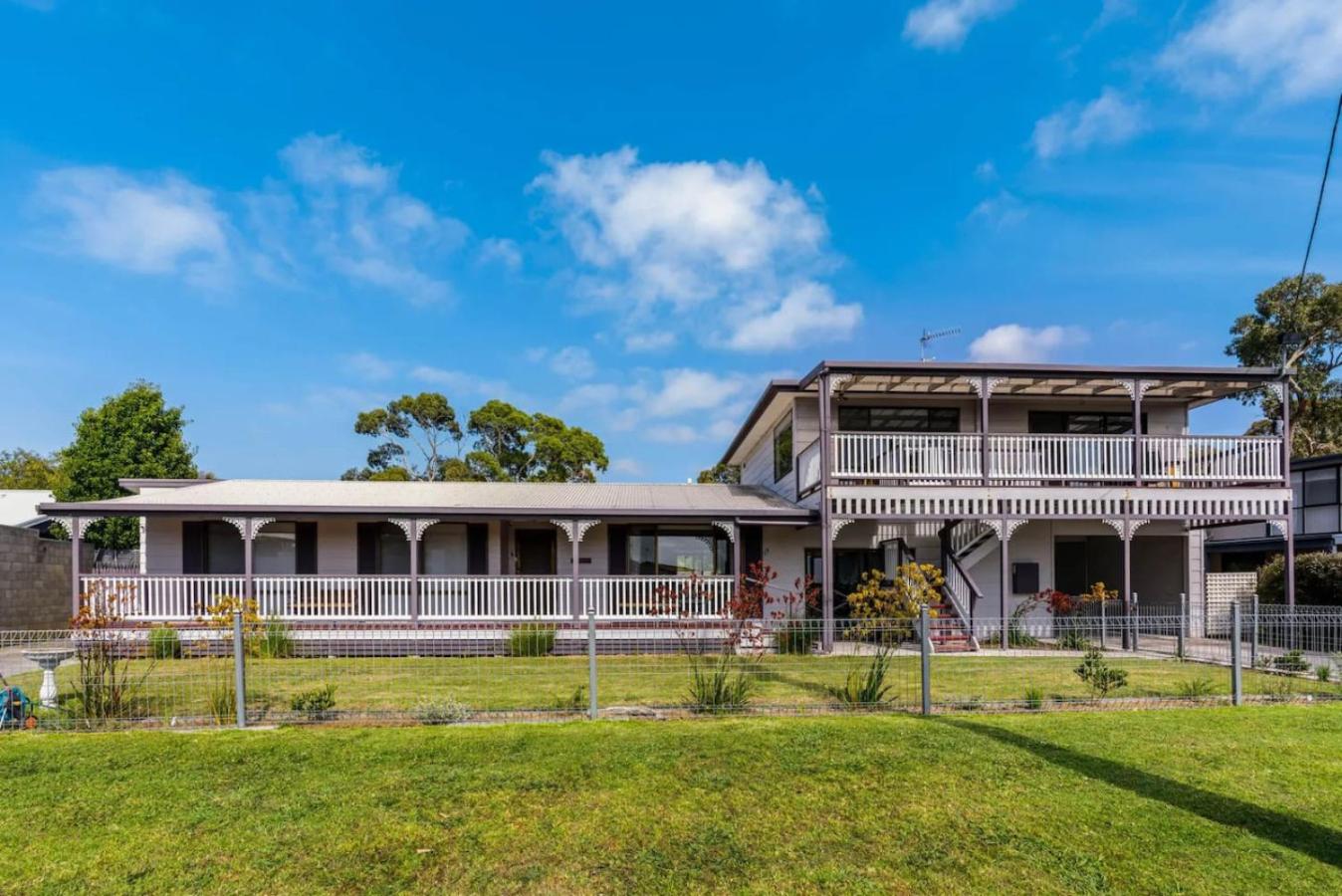 Inverloch Dual Retreat with Spa Bath 400m to Beach