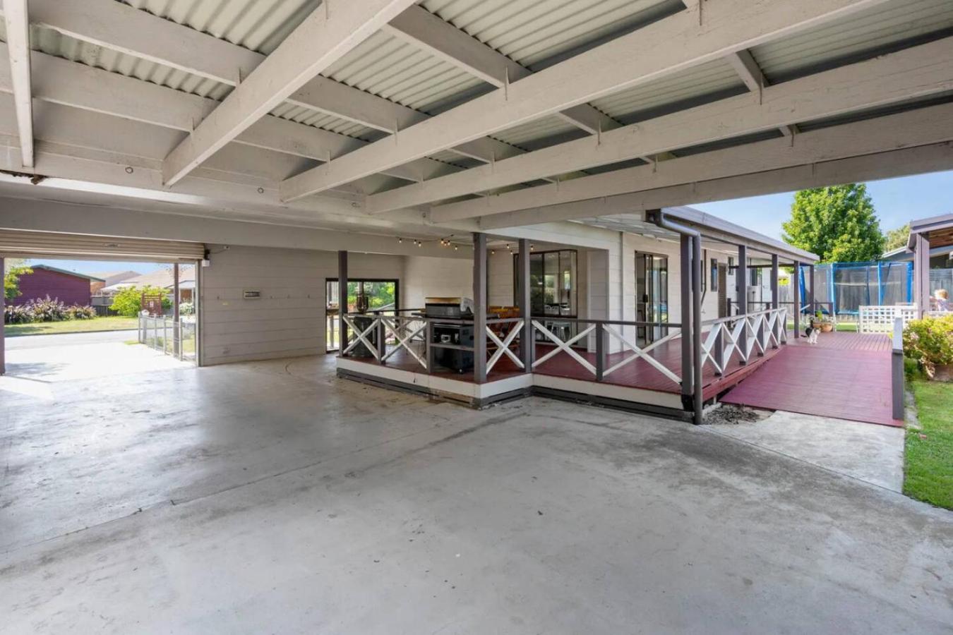Inverloch Dual Retreat with Spa Bath 400m to Beach