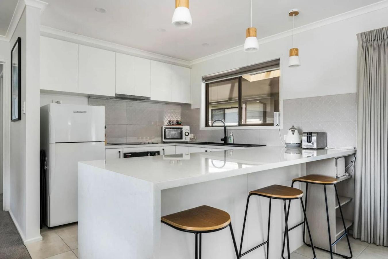 Inverloch Dual Retreat with Spa Bath 400m to Beach