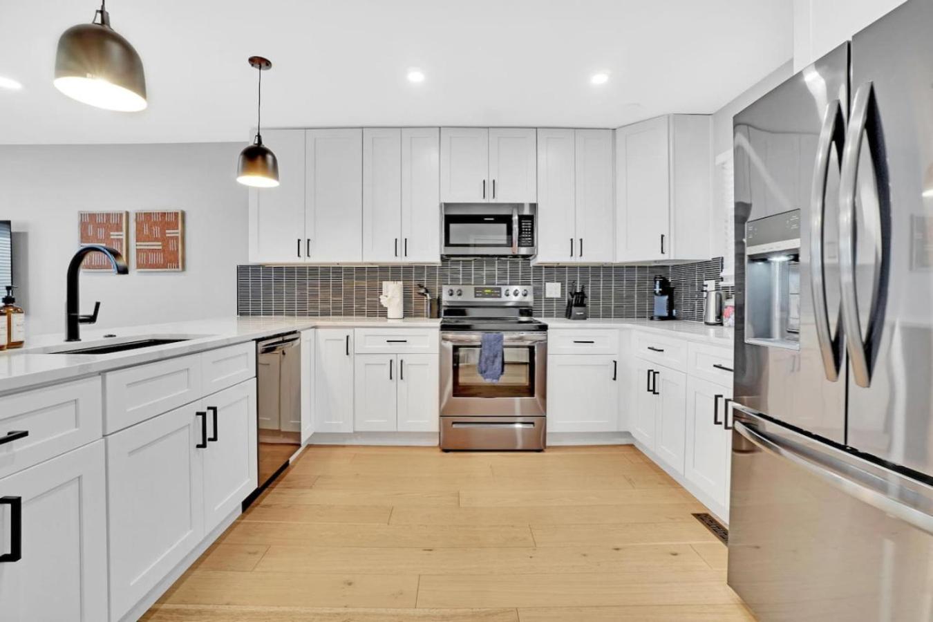 Stylish Arvada Duplex 10 Min to Olde Town and Denver