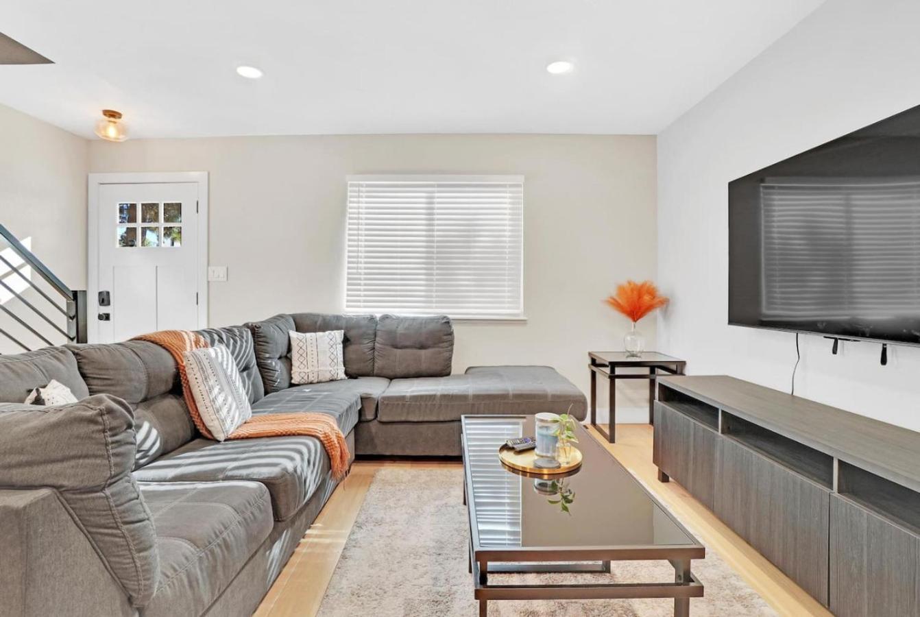 Stylish Arvada Duplex 10 Min to Olde Town and Denver