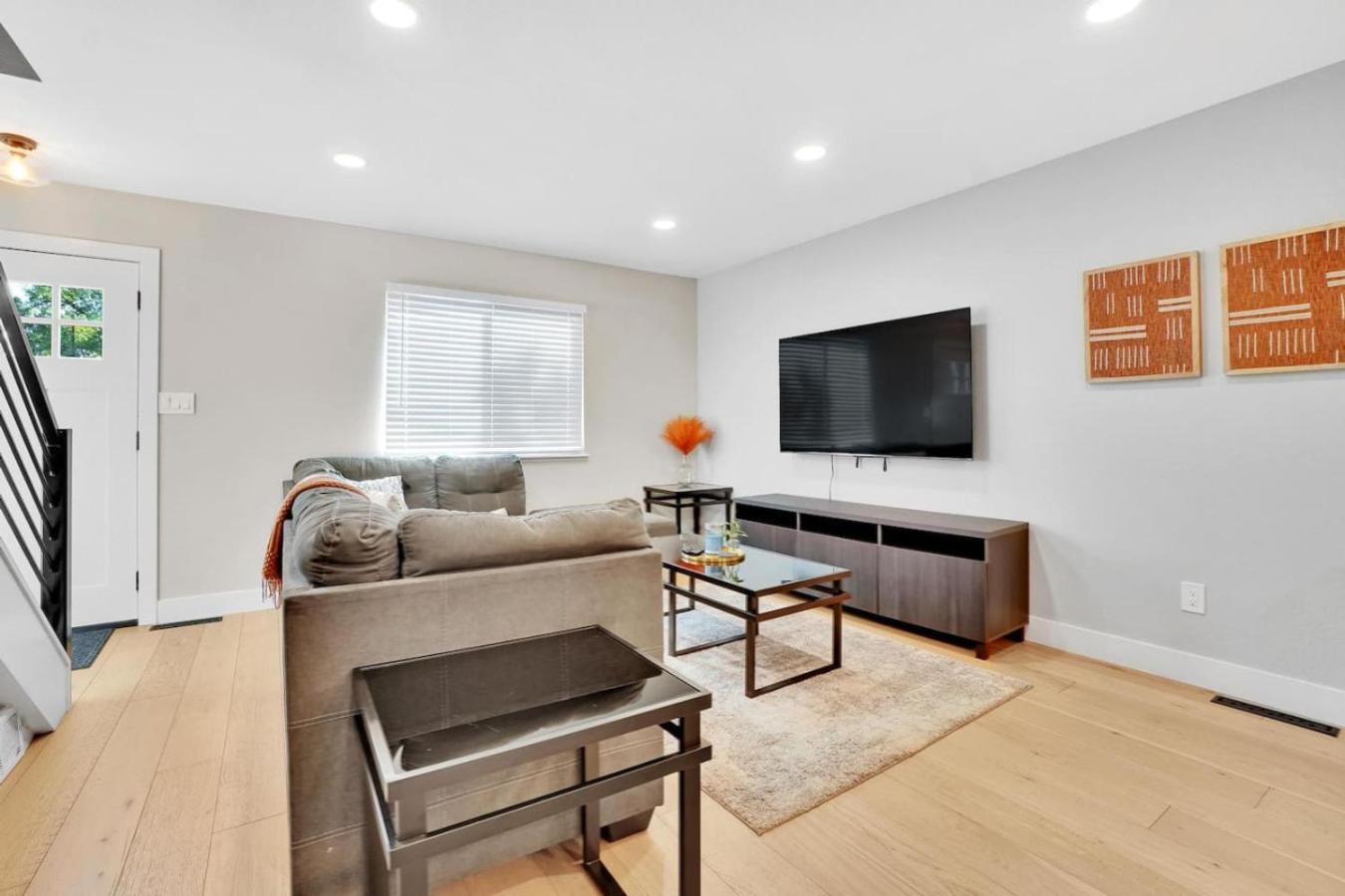 Stylish Arvada Duplex 10 Min to Olde Town and Denver