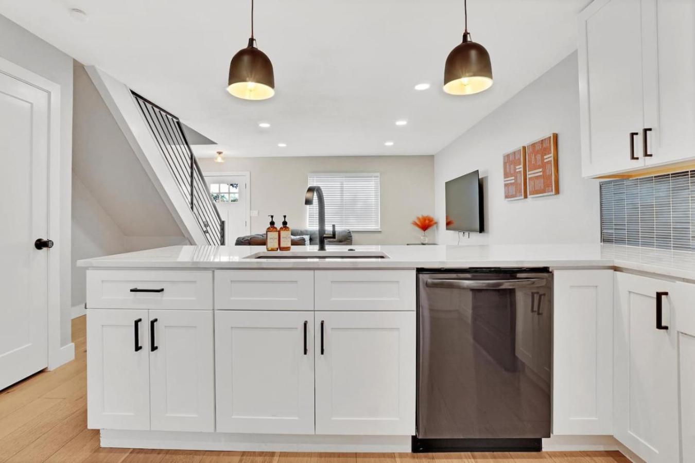 Stylish Arvada Duplex 10 Min to Olde Town and Denver