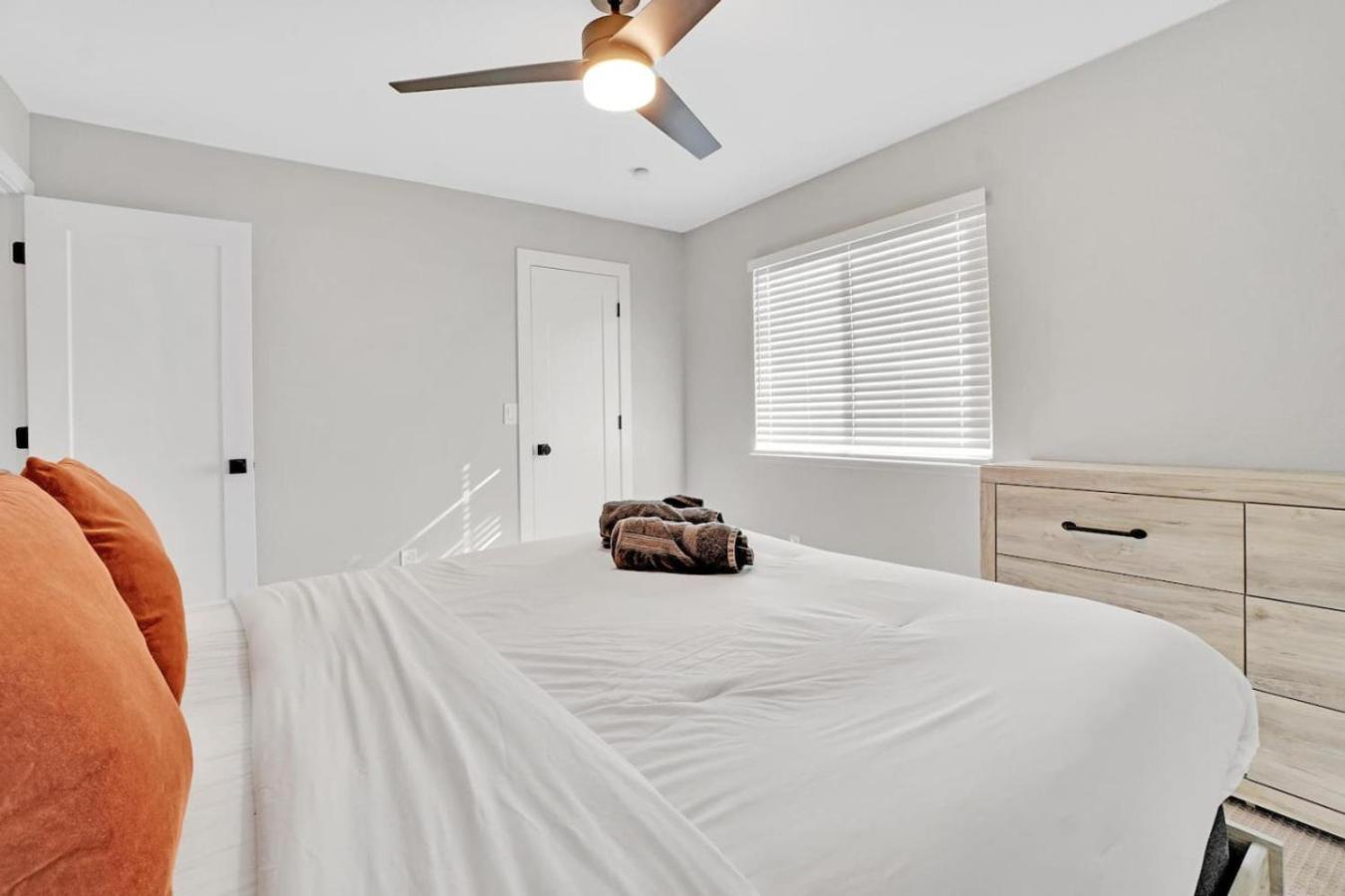 Stylish Arvada Duplex 10 Min to Olde Town and Denver