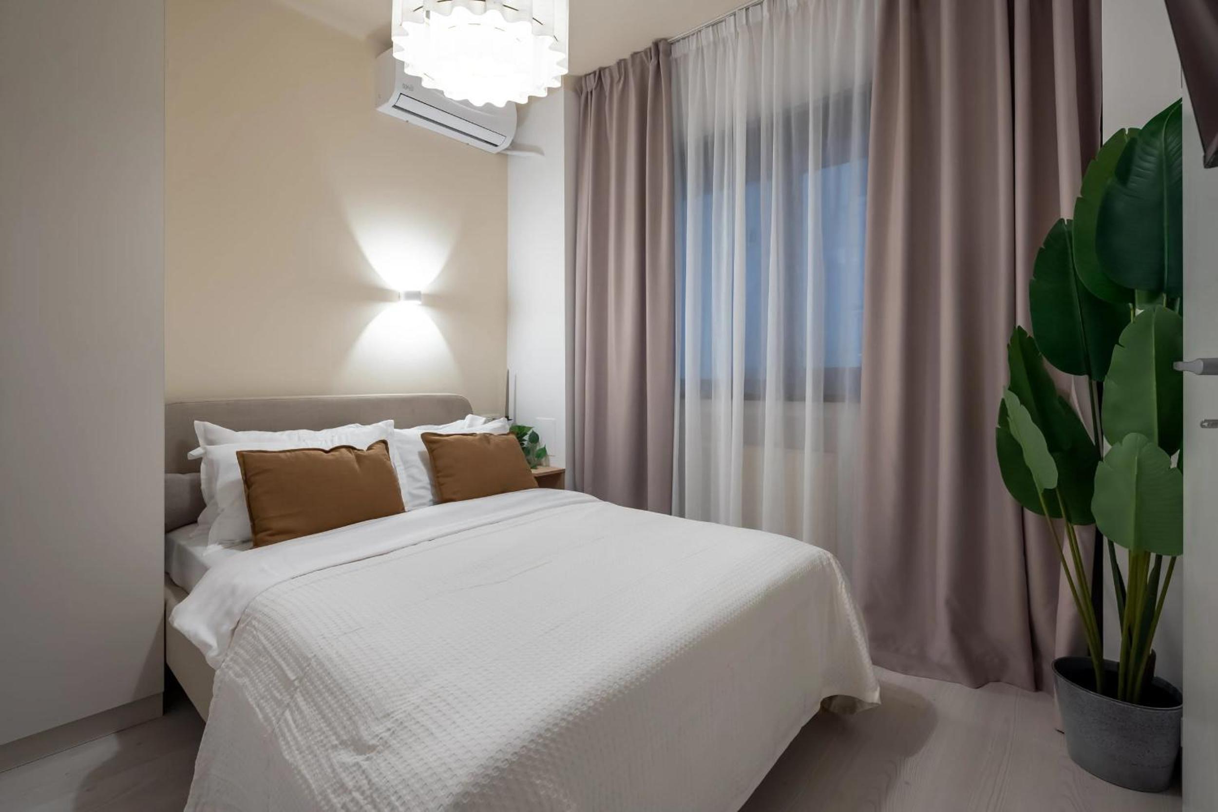 Perfect City Base - Steps from Piata Universitatii