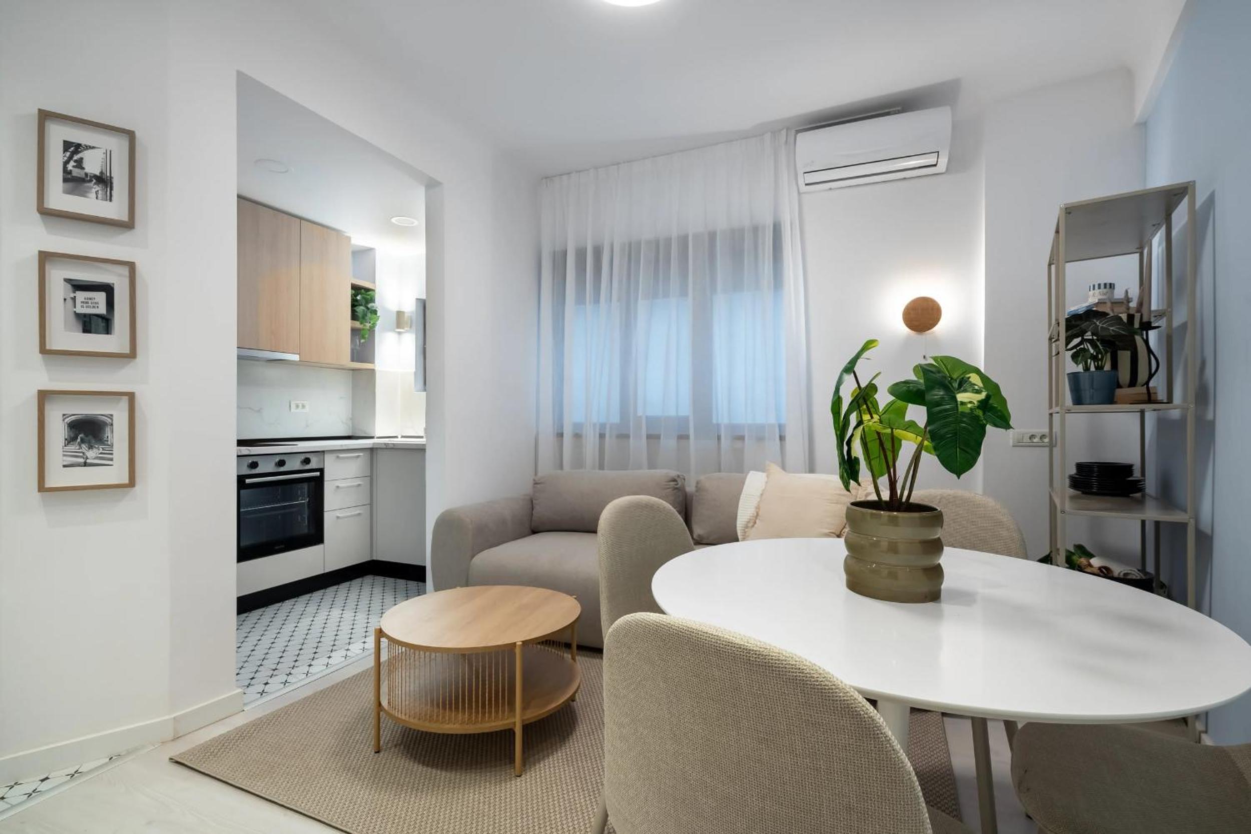 Perfect City Base - Steps from Piata Universitatii