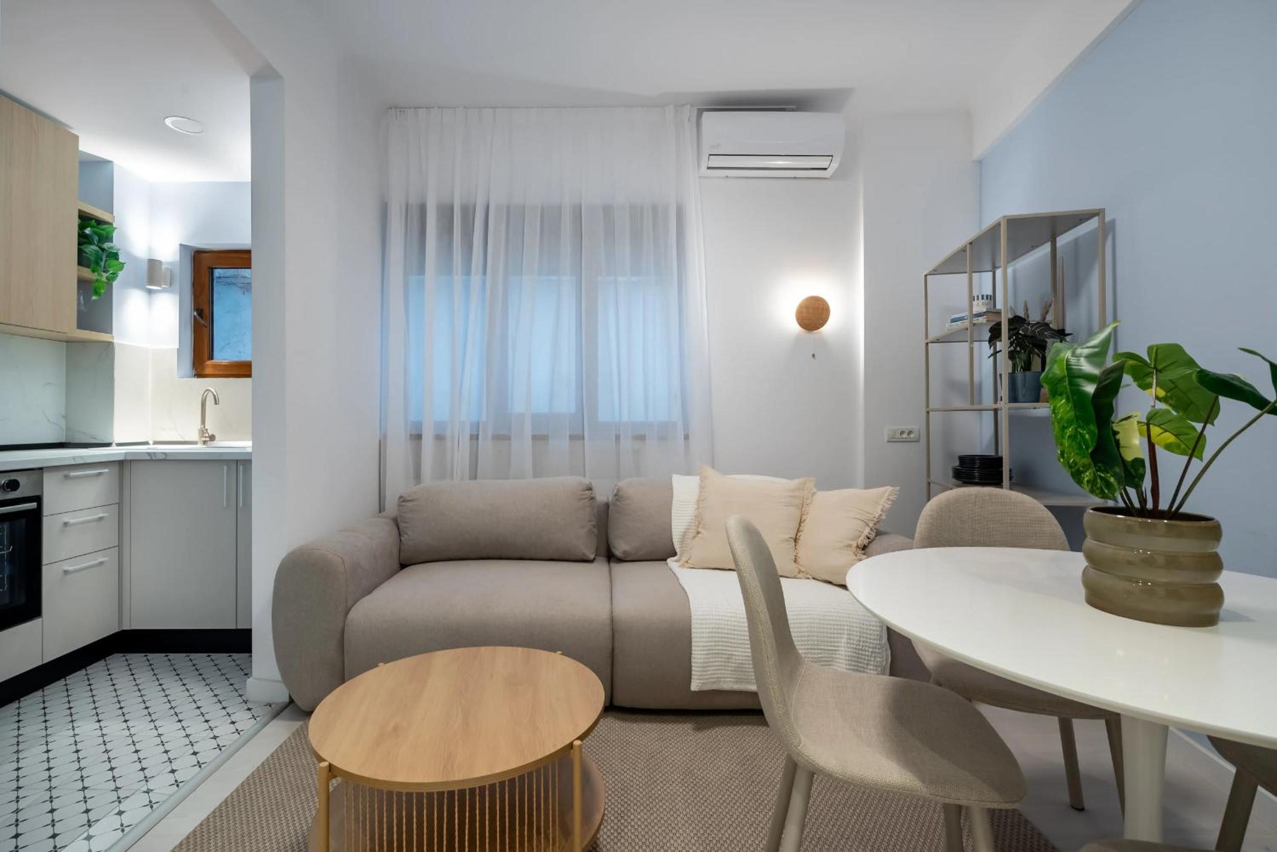 Perfect City Base - Steps from Piata Universitatii