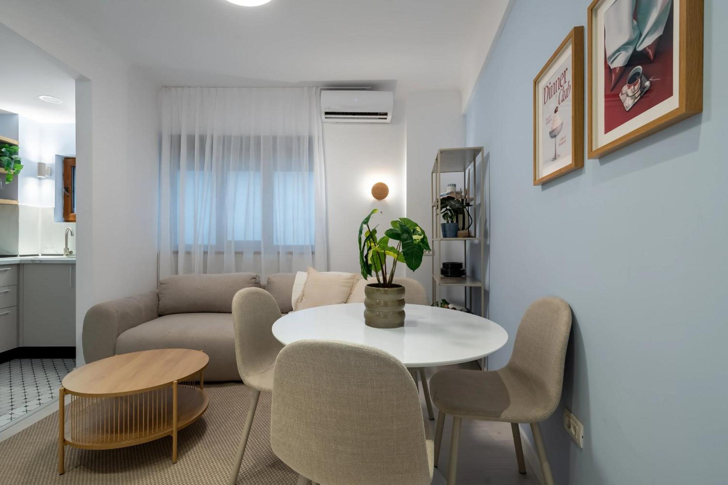 Perfect City Base - Steps from Piata Universitatii