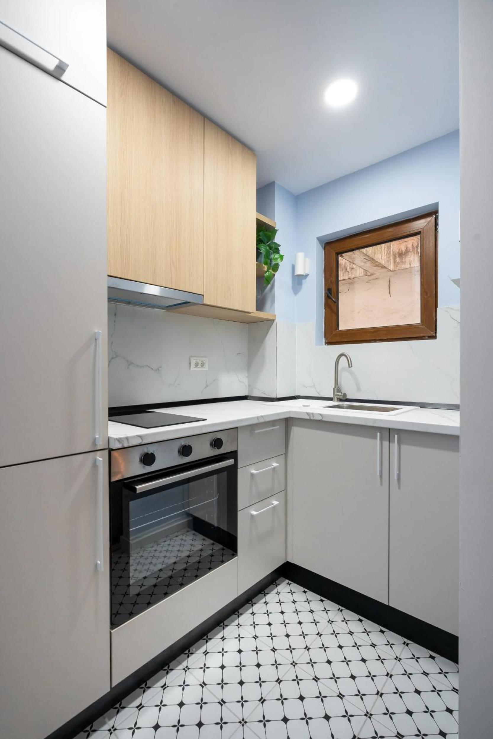 Perfect City Base - Steps from Piata Universitatii