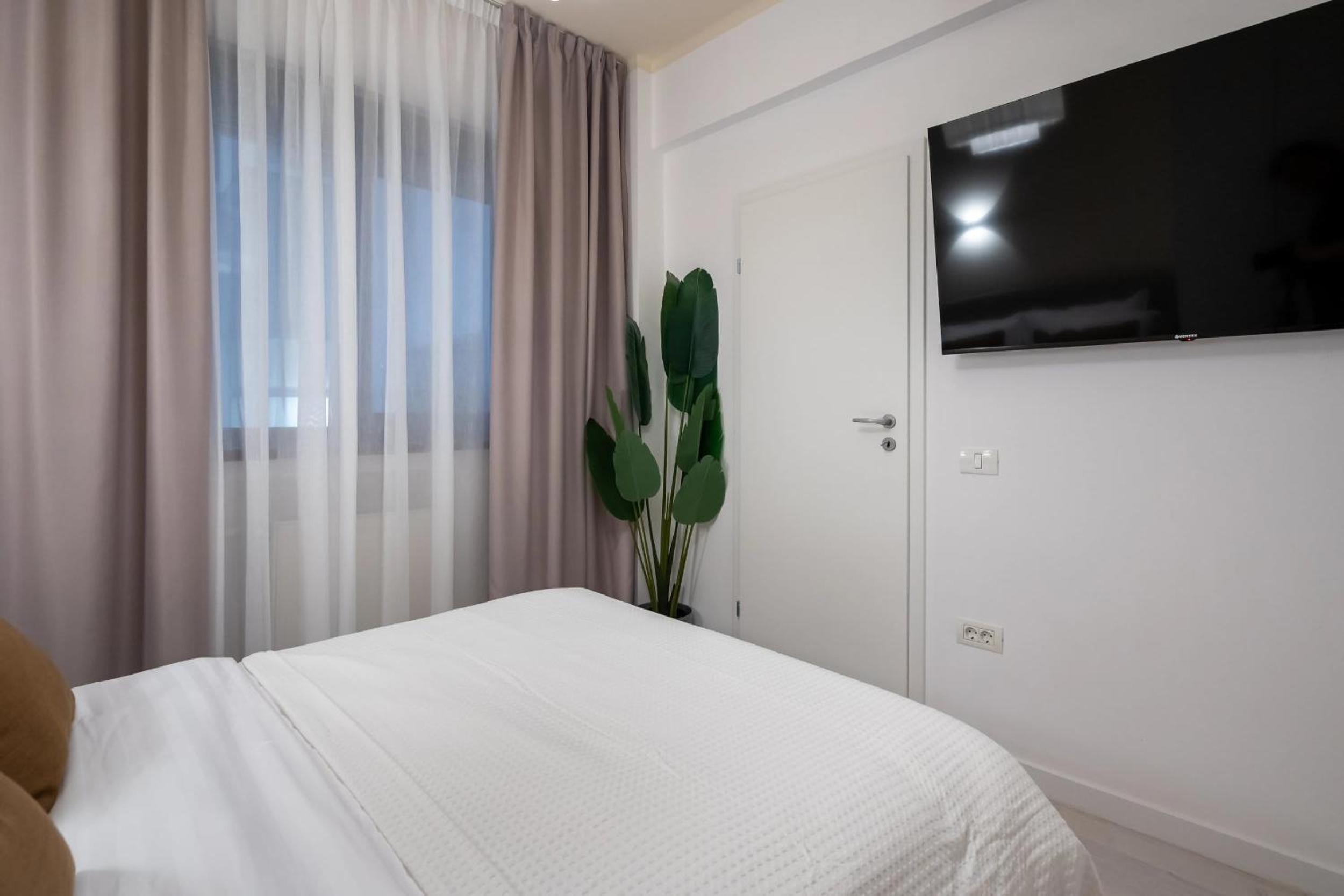 Perfect City Base - Steps from Piata Universitatii