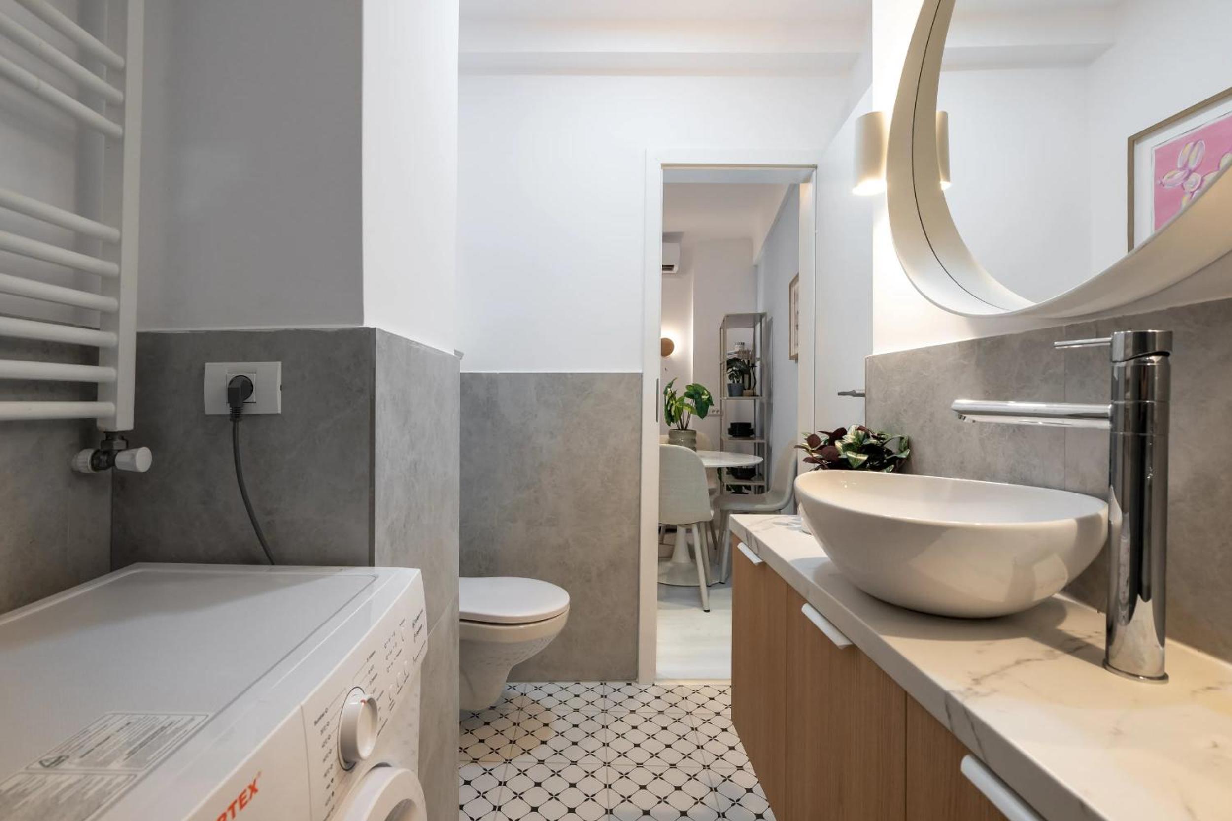 Perfect City Base - Steps from Piata Universitatii