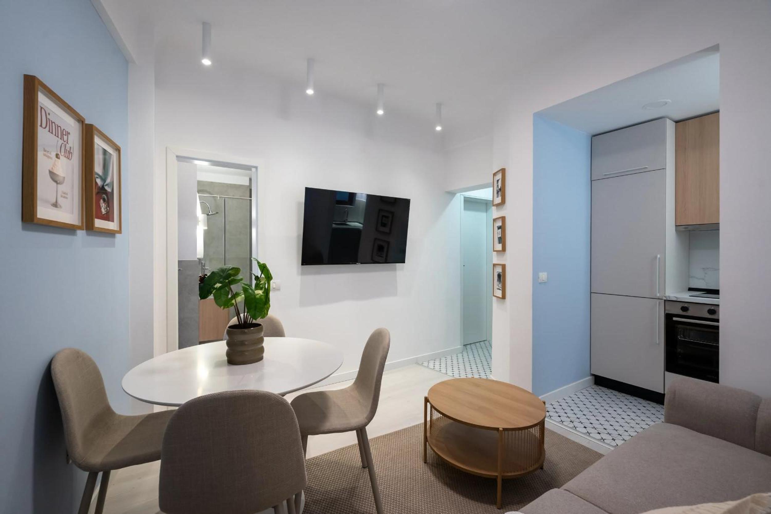 Perfect City Base - Steps from Piata Universitatii