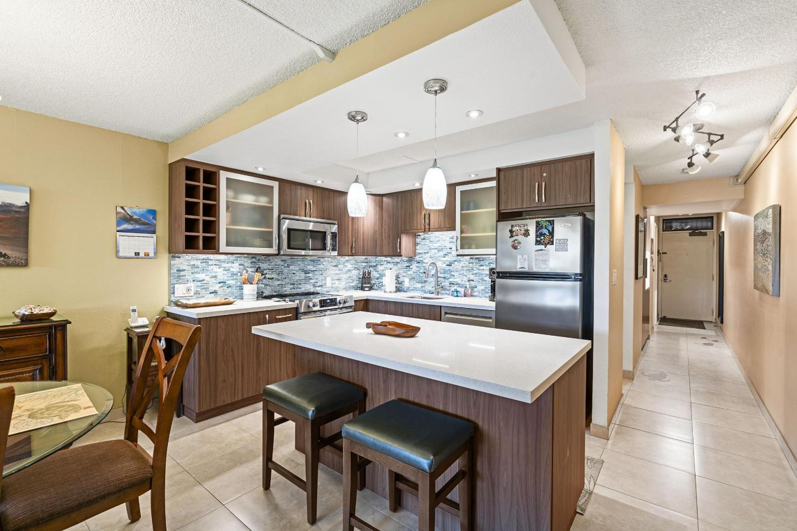Kamaole Sands 10-113 - Ocean View, Ground Level, Stunning Renovation, Split-AC!