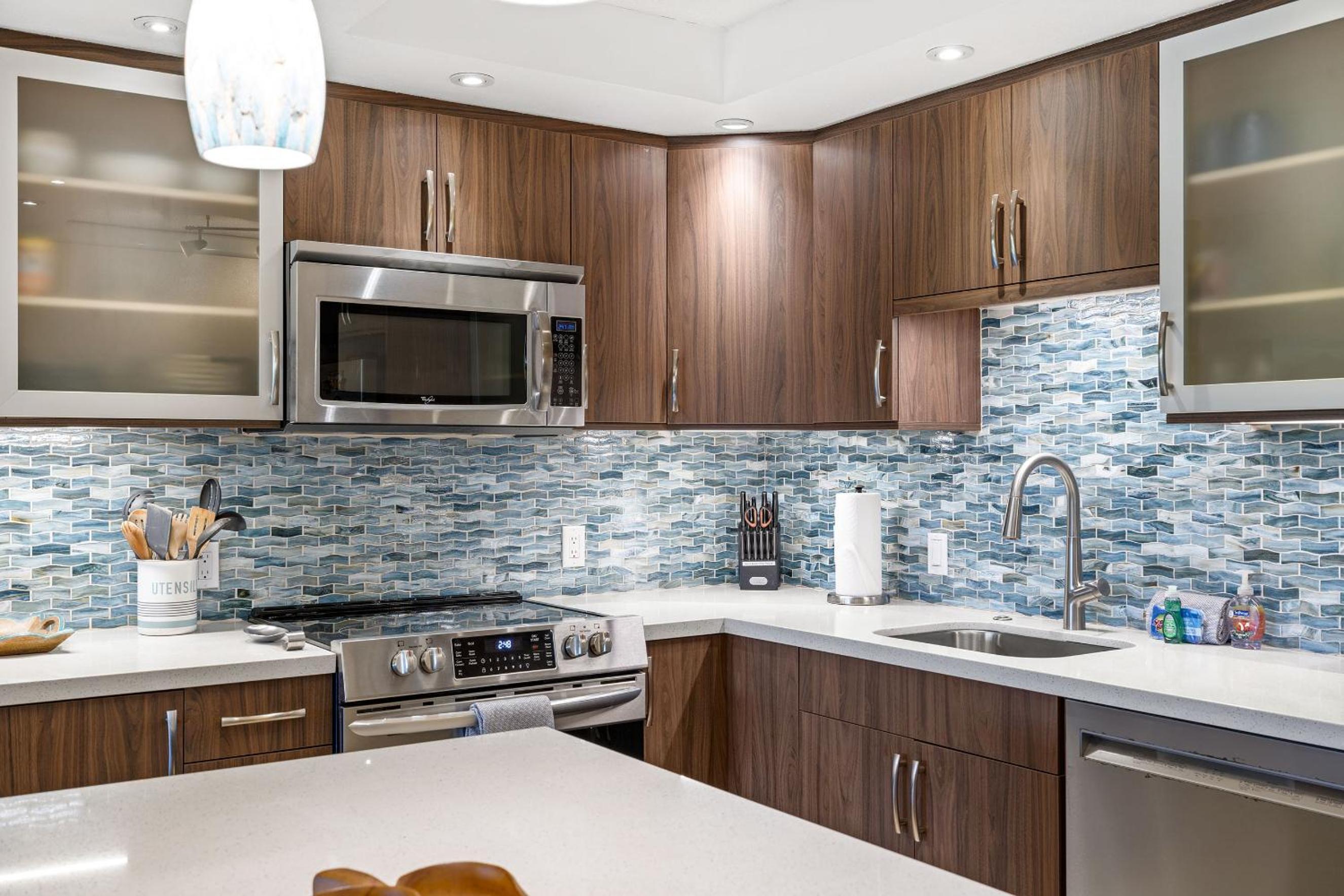 Kamaole Sands 10-113 - Ocean View, Ground Level, Stunning Renovation, Split-AC!