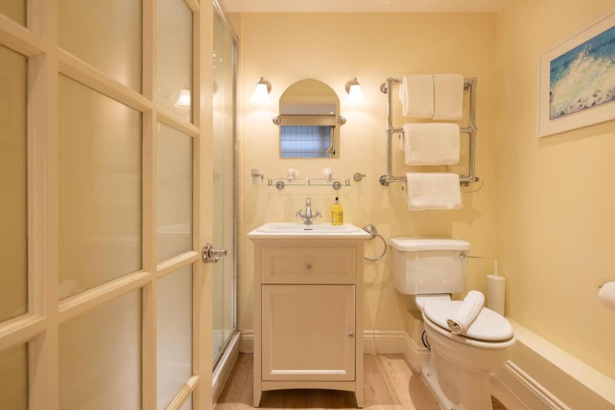 The Chelsea Abode - 4BDR Home with Terrace