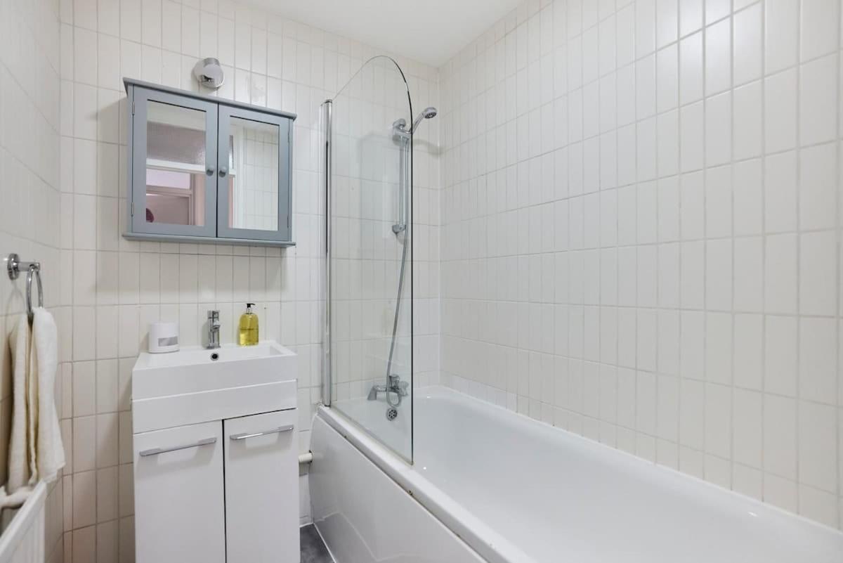 The West Hampstead Base - Central 2BDR Apartment