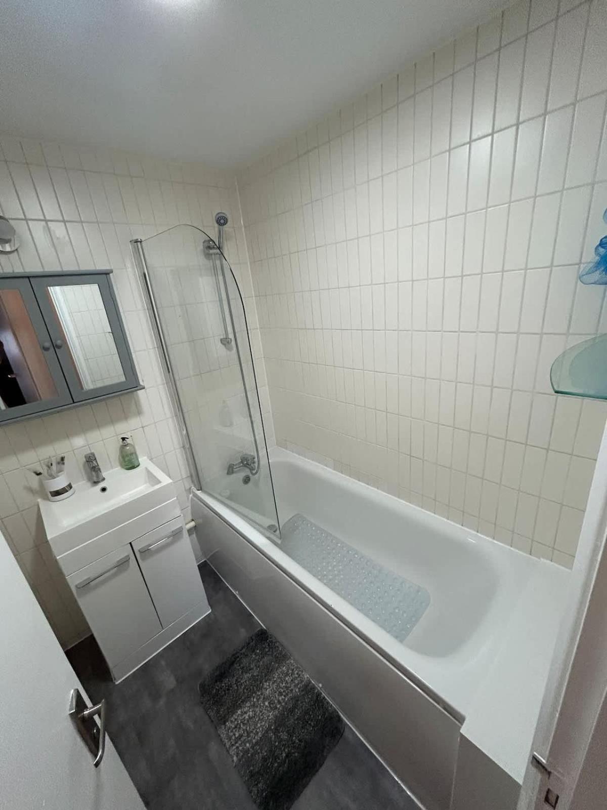 The West Hampstead Base - Central 2BDR Apartment