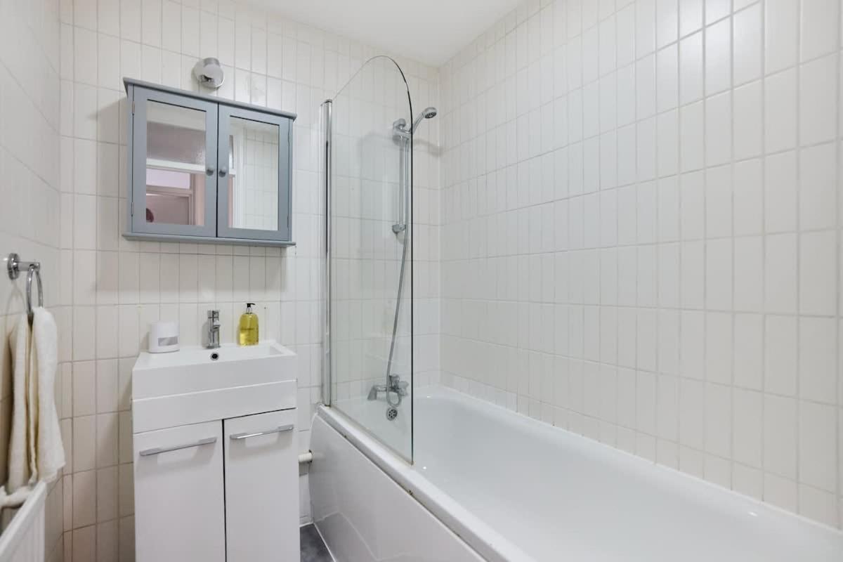 The West Hampstead Base - Central 2BDR Apartment