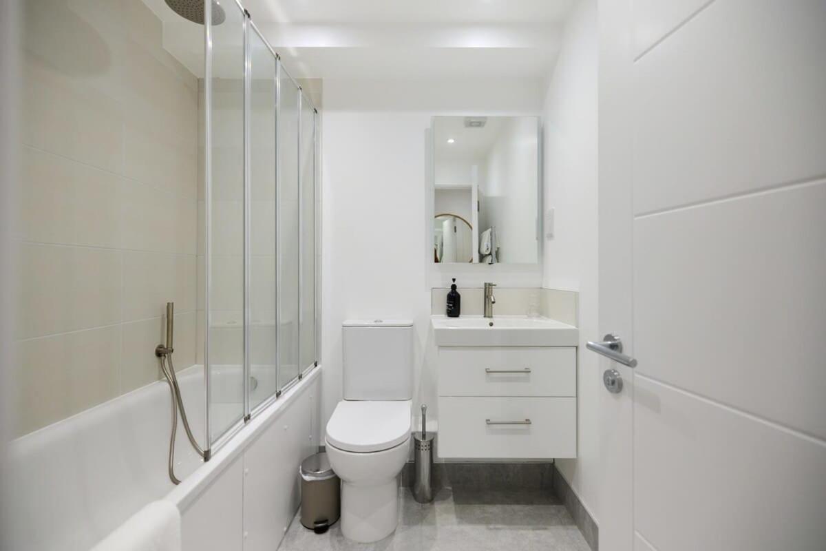 The Melbray Gem - 2BDR Apartment with Courtyard