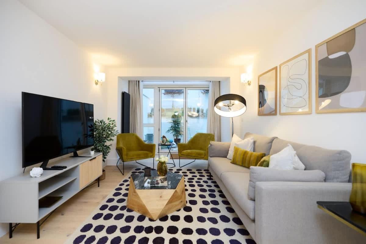 The Melbray Gem - 2BDR Apartment with Courtyard