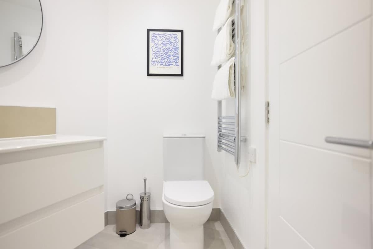 The Melbray Gem - 2BDR Apartment with Courtyard