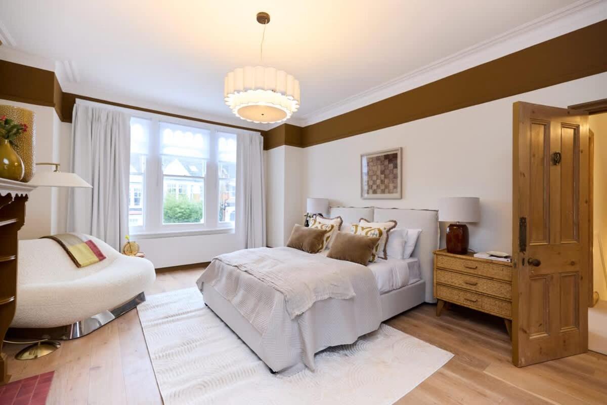 The Rosebery Retreat - Inviting 4BDR with Garden