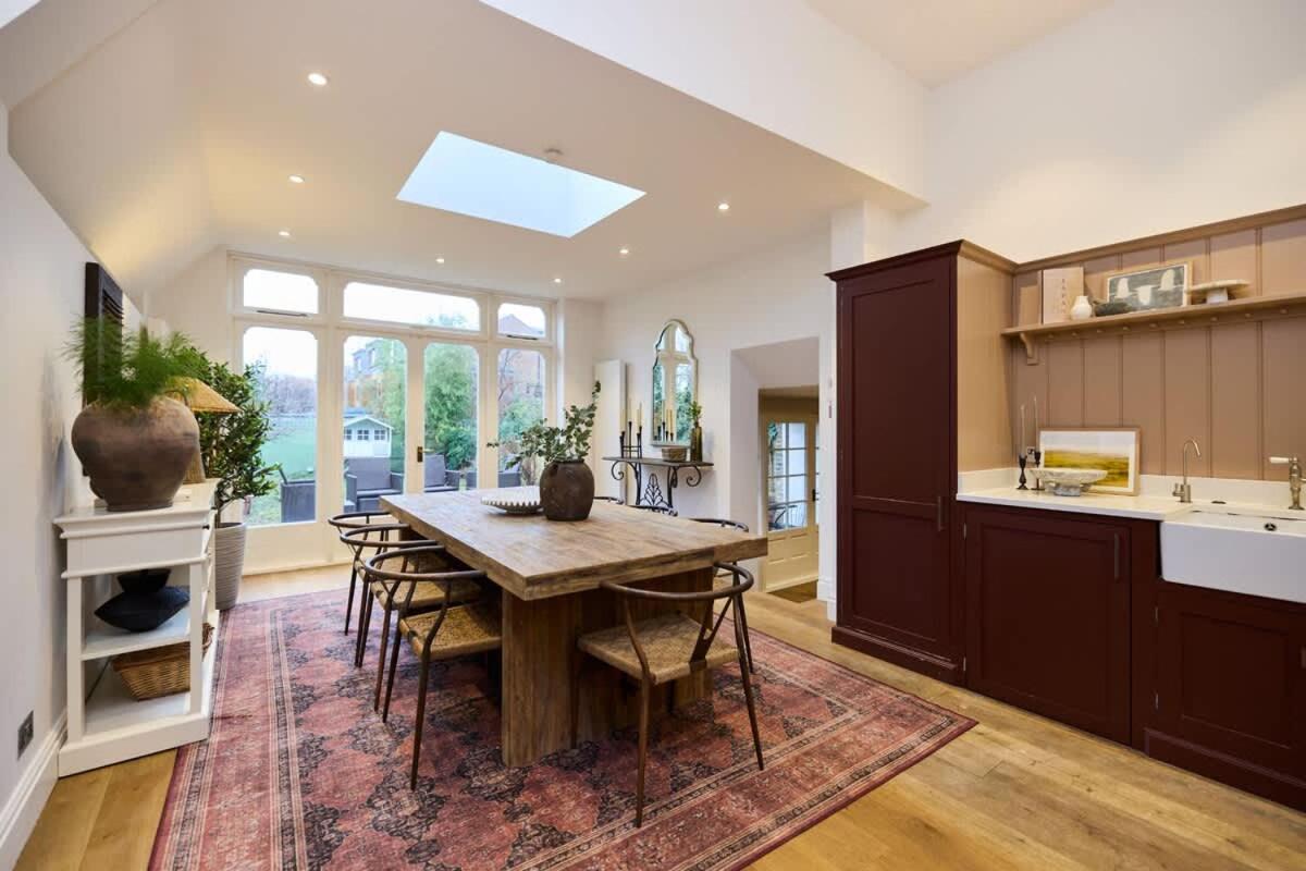 The Rosebery Retreat - Inviting 4BDR with Garden