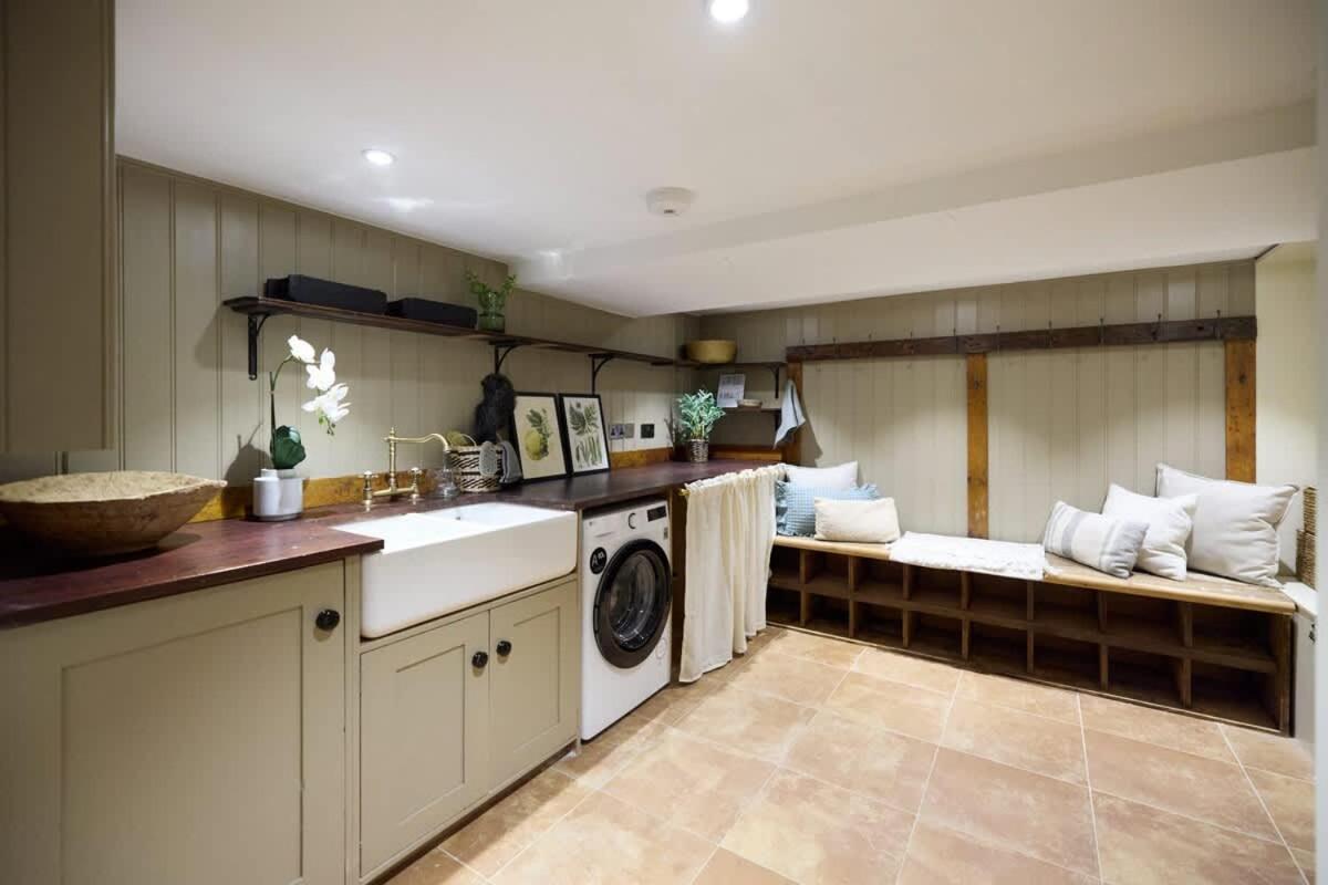 The Rosebery Retreat - Inviting 4BDR with Garden