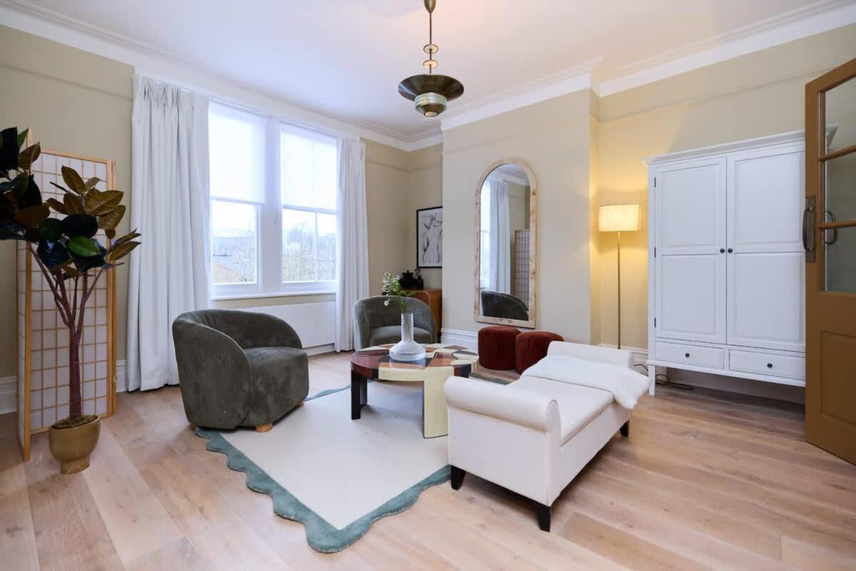 The Rosebery Retreat - Inviting 4BDR with Garden