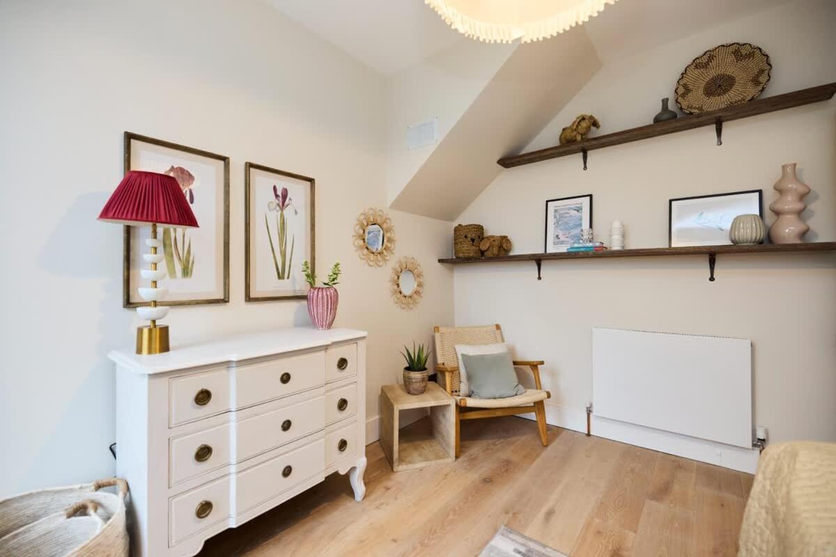 The Rosebery Retreat - Inviting 4BDR with Garden