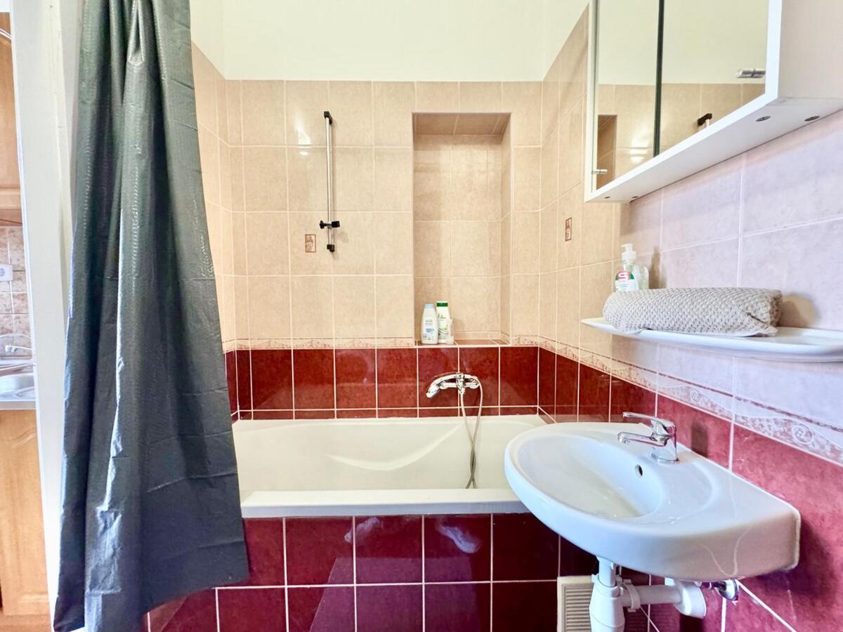R27 Central Cozy