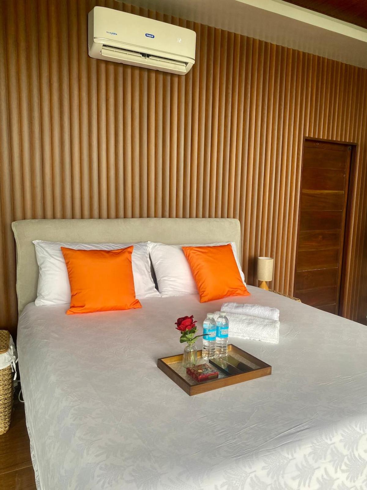 Jako Doma Beachfront Cabana