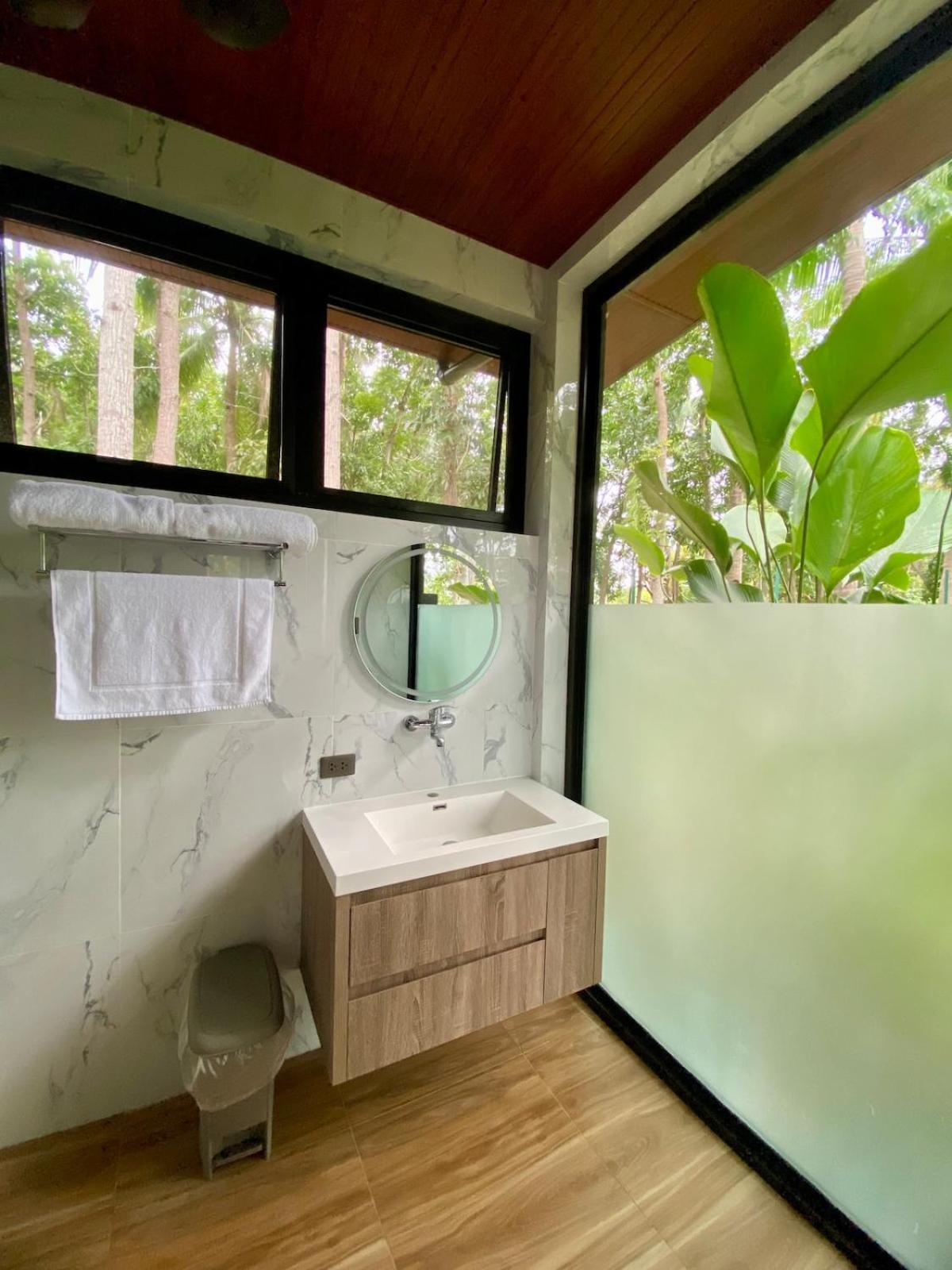 Jako Doma Beachfront Cabana