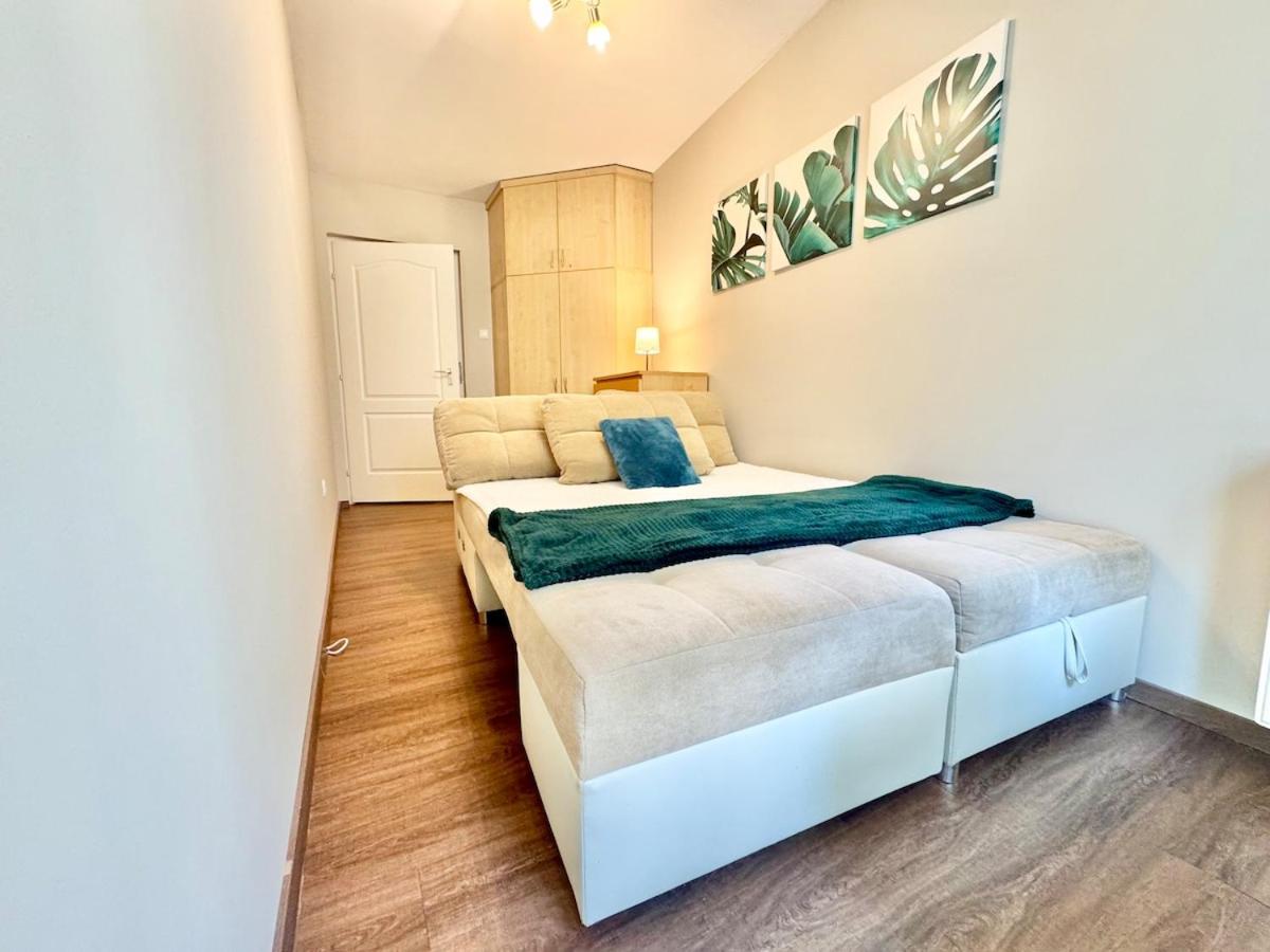 T27 Apartment Free Parking