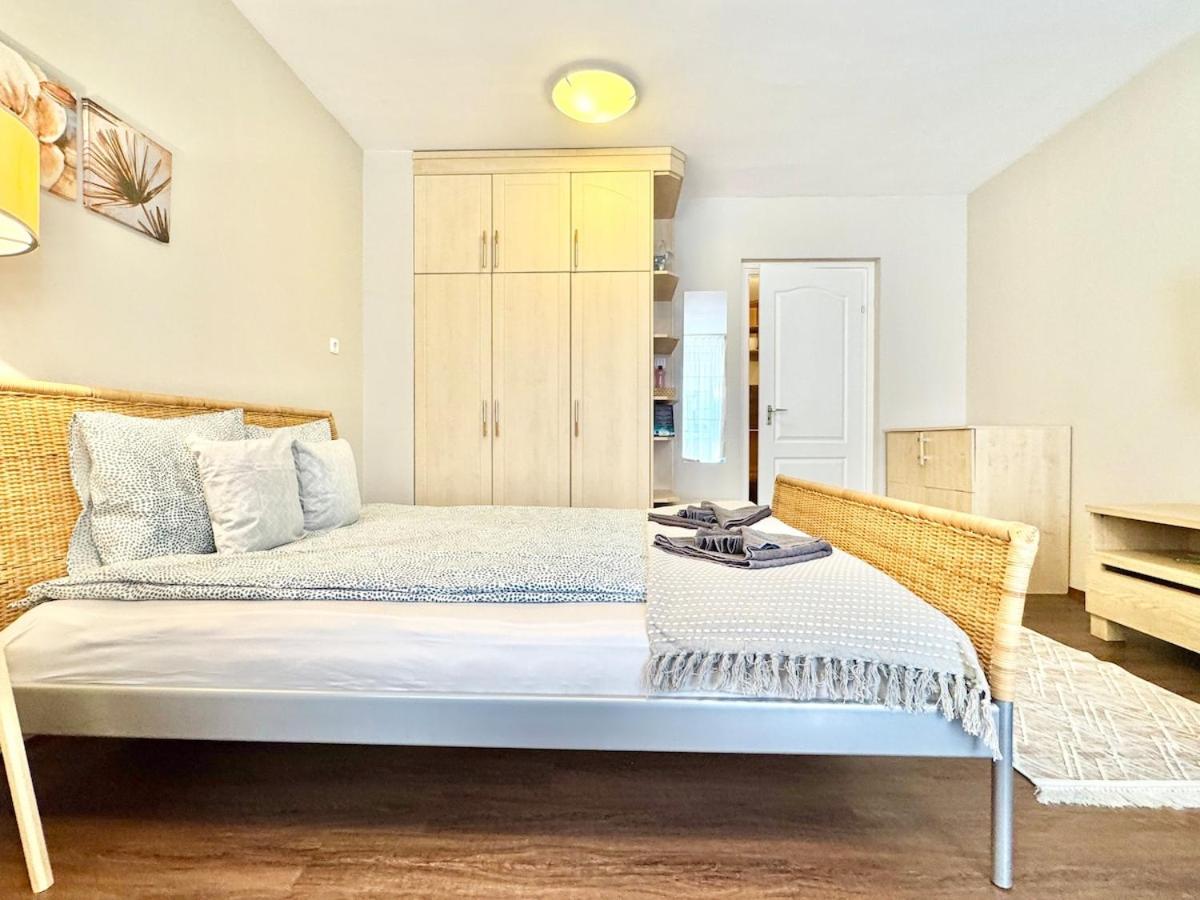 T27 Apartment Free Parking