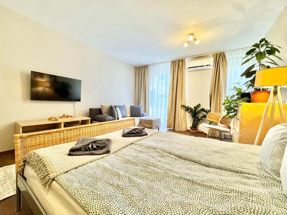 T27 Apartment Free Parking