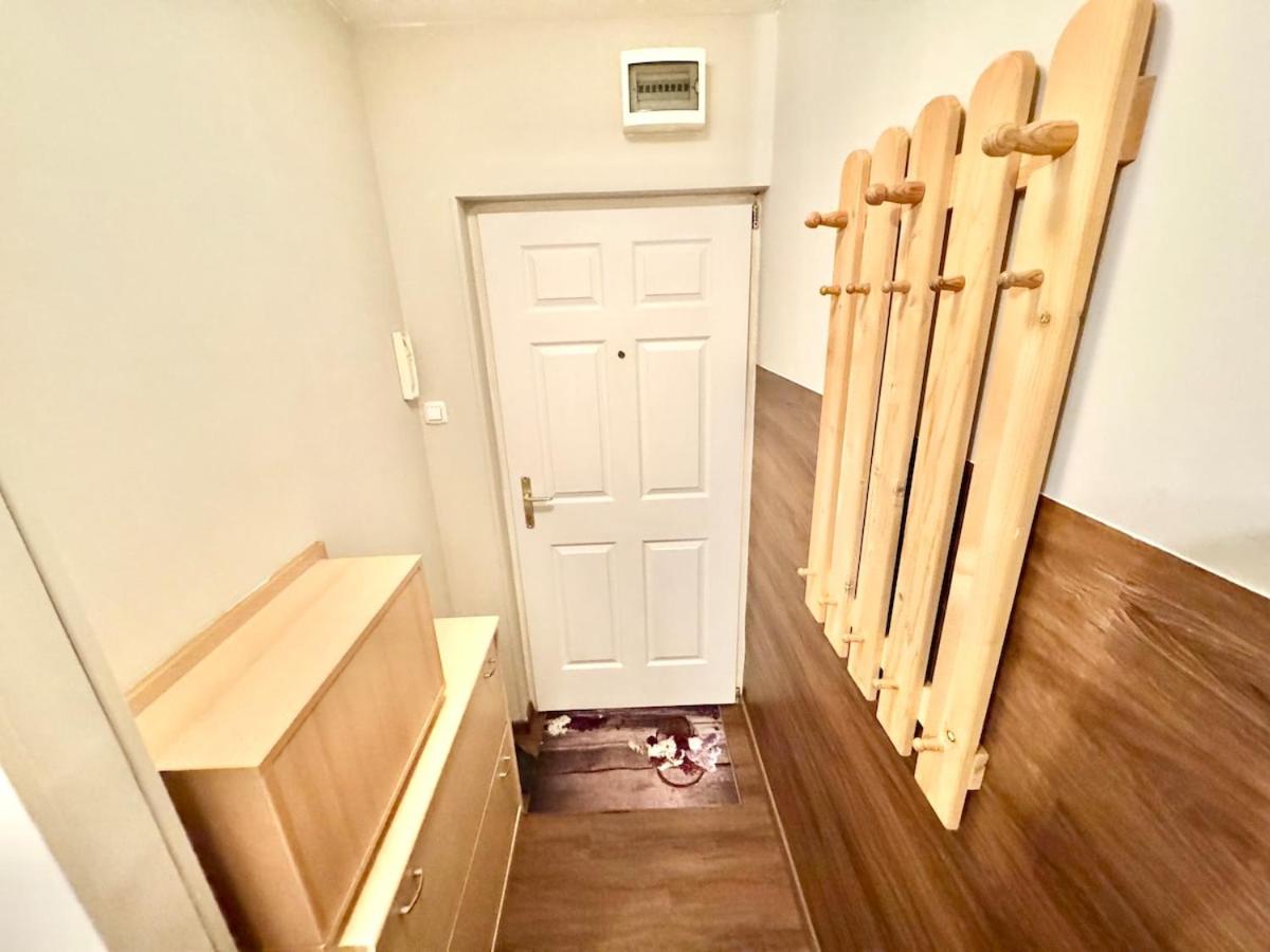 T27 Apartment Free Parking