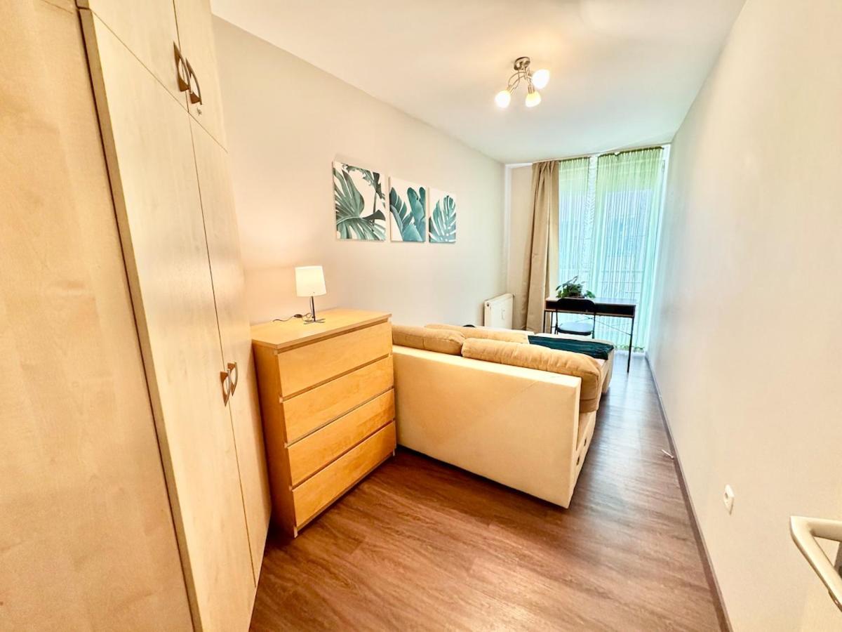 T27 Apartment Free Parking