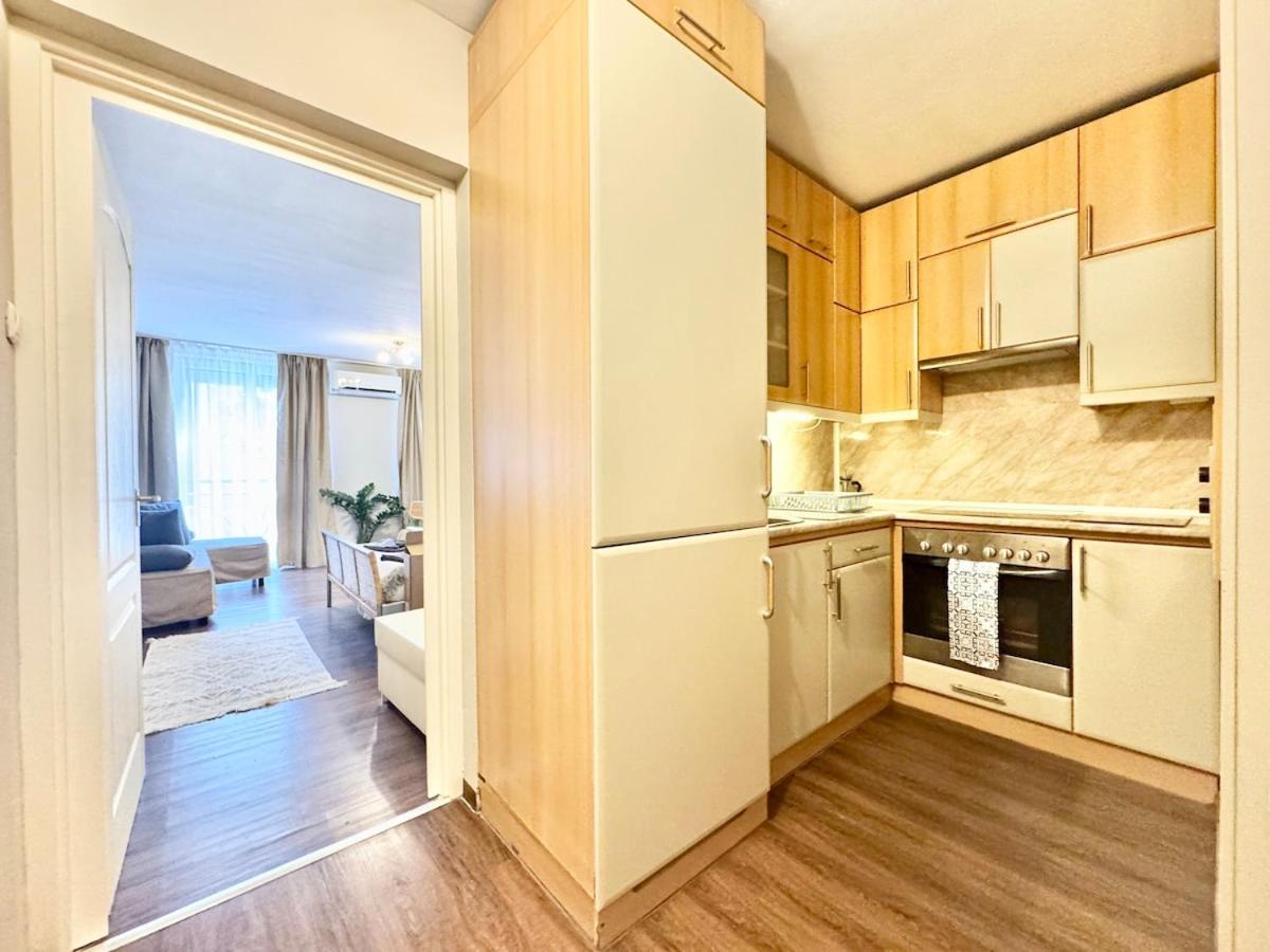 T27 Apartment Free Parking