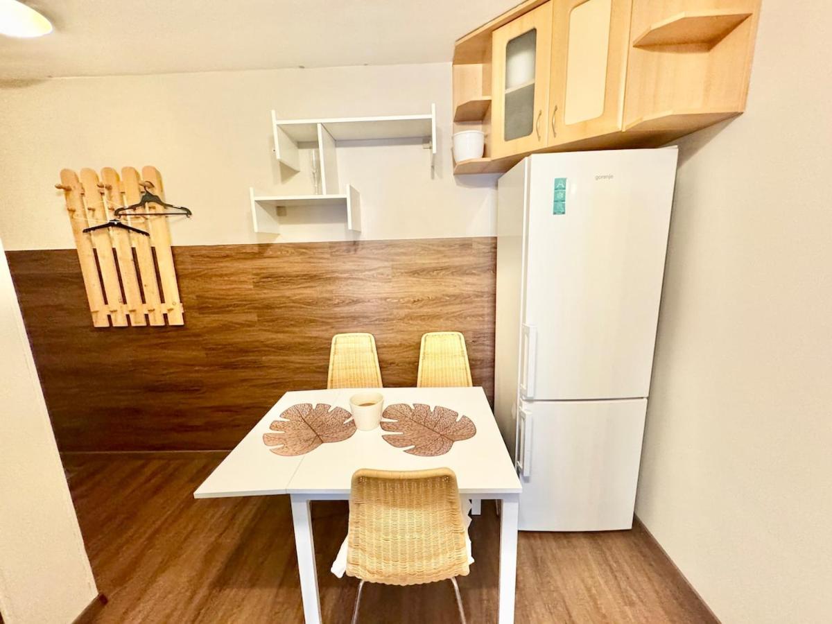 T27 Apartment Free Parking