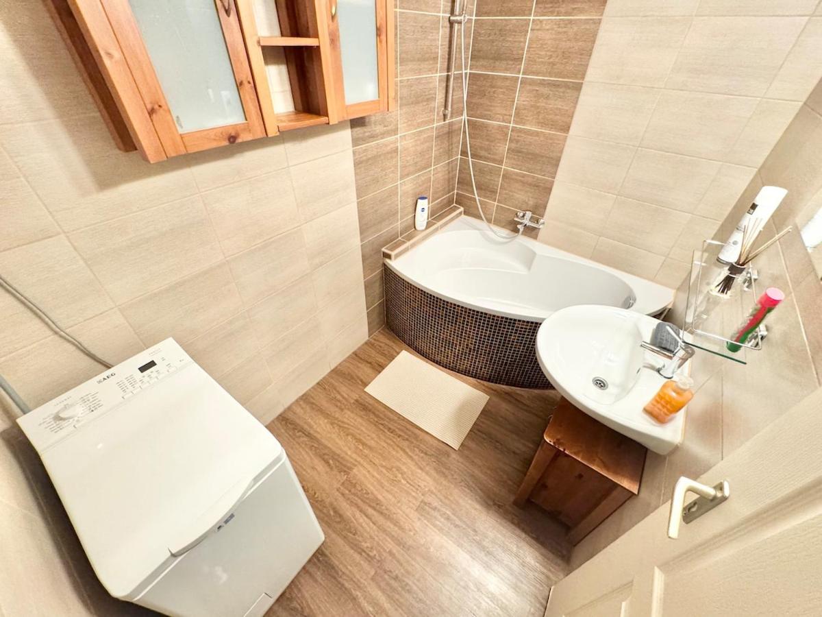 T27 Apartment Free Parking