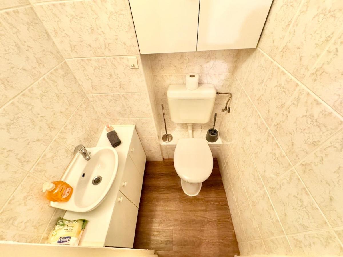 T27 Apartment Free Parking