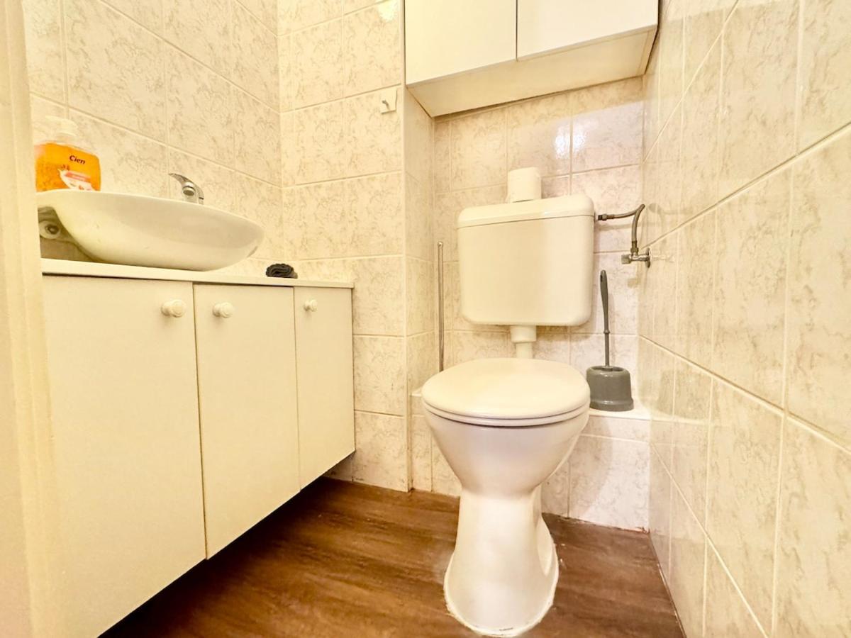 T27 Apartment Free Parking