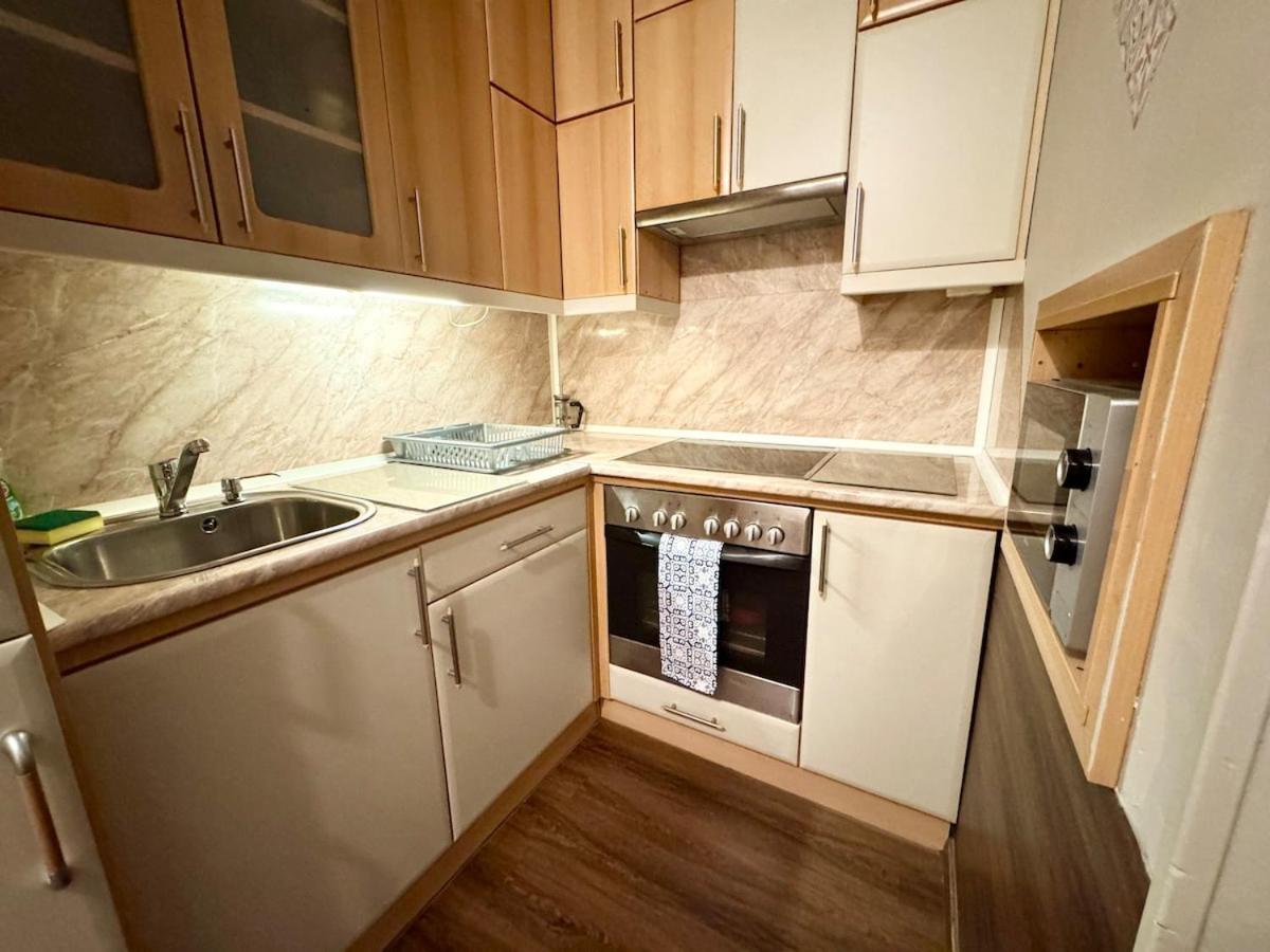 T27 Apartment Free Parking