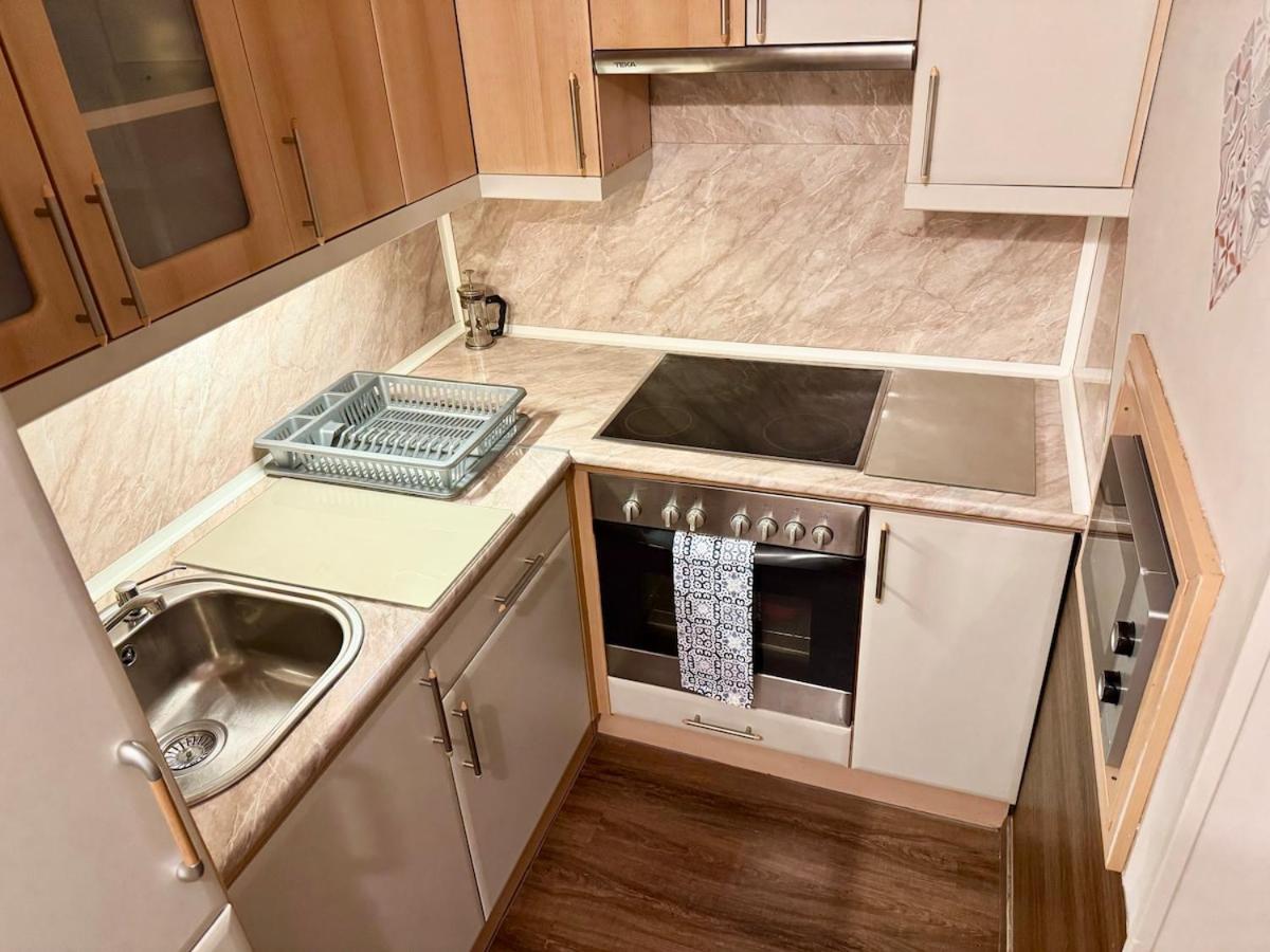 T27 Apartment Free Parking