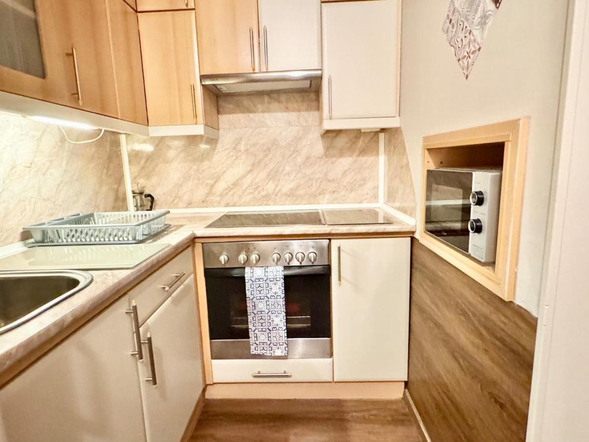 T27 Apartment Free Parking