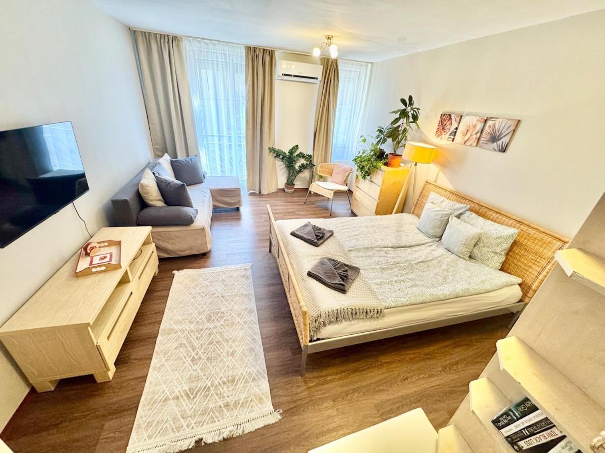 T27 Apartment Free Parking