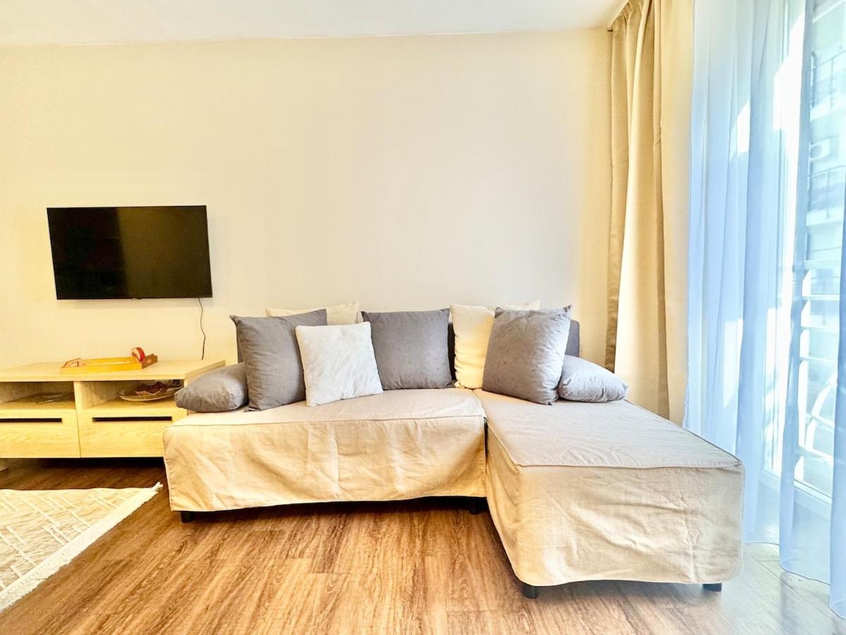 T27 Apartment Free Parking