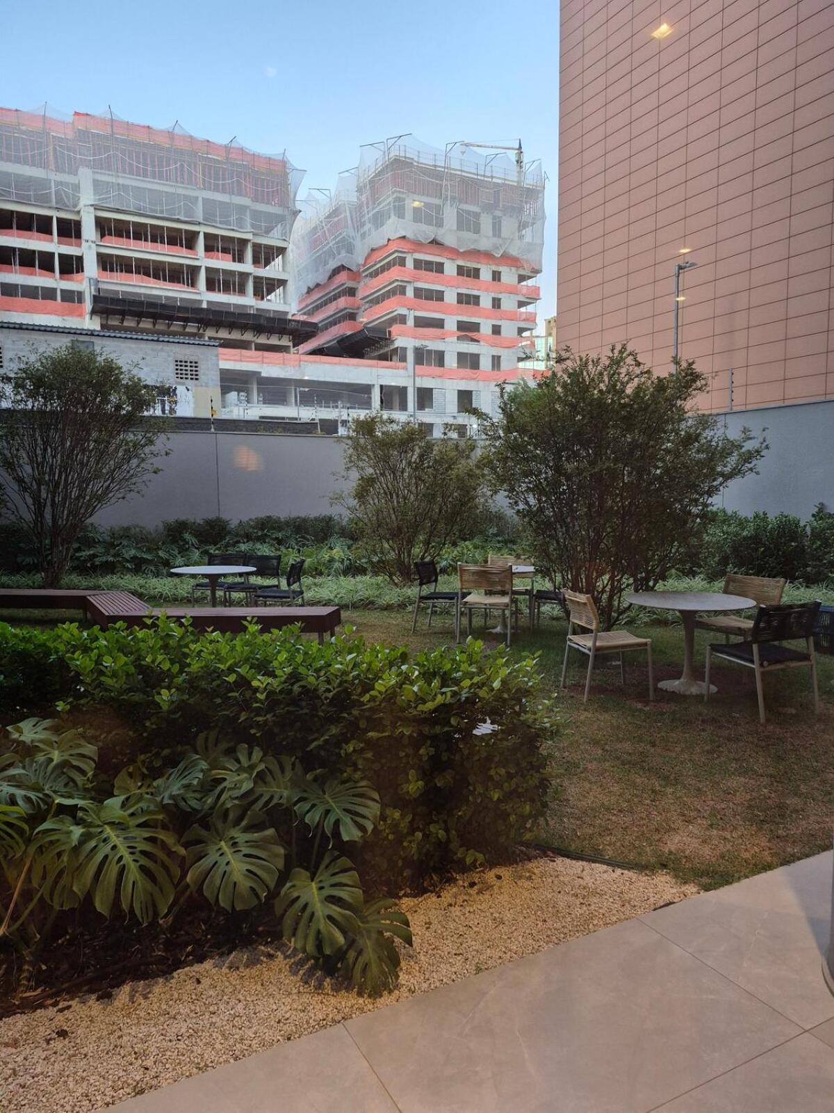 Moema novinho garagem em frente Metro Shopping